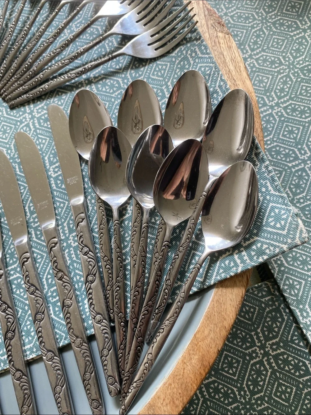 Vintage NATIONAL STAINLESS/JAPAN 44 Piece (7 Sets) “Floral & Scroll” Flatware